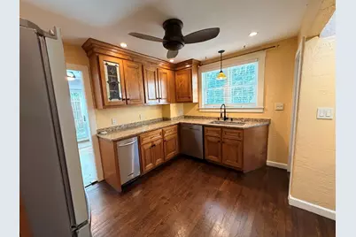 860 Pleasant St, Worcester, MA 01602 - Photo 9