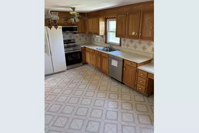 38 Cora Ave, Chicopee, MA 01013 - Photo 5