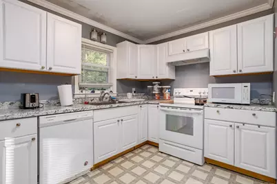 127 Pleasant St, Lunenburg, MA 01462 - Photo 17