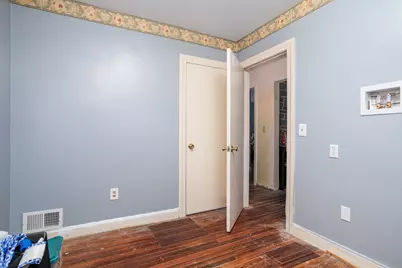127 Pleasant St, Lunenburg, MA 01462 - Photo 15
