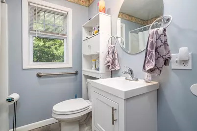 127 Pleasant St, Lunenburg, MA 01462 - Photo 11