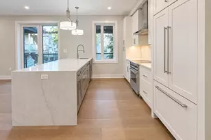 804 E 7th St, Boston, MA 02127 - Photo 7