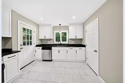 142 May St, North Attleboro, MA 02760 - Photo 3