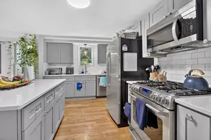 42 Epping St, Lowell, MA 01852 - Photo 15
