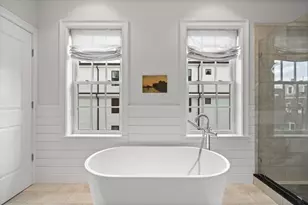 795 E 4th St, Boston, MA 02127 - Photo 17