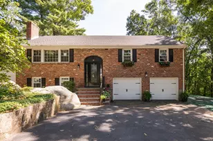 29 Doncaster Cir, Lynnfield, MA 01940 - Photo 1
