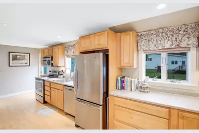18 Mohawk Rd, Marblehead, MA 01945 - Photo 3