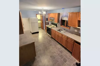185 Dracut St, Lowell, MA 01854 - Photo 3