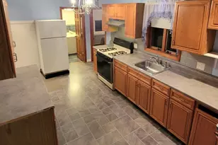 185 Dracut St, Lowell, MA 01854 - Photo 3