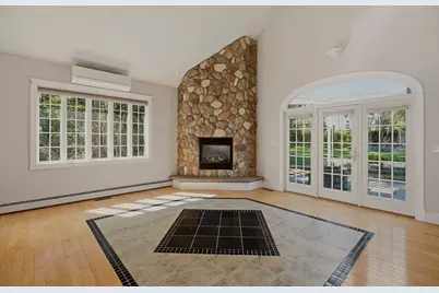 33 Flores, Fall River, MA 02721 - Photo 5