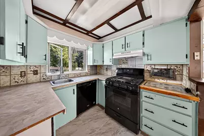 458 Buffinton St, Fall River, MA 02721 - Photo 9