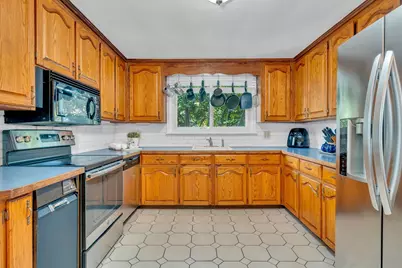 26 Beach St, Malden, MA 02148 - Photo 17