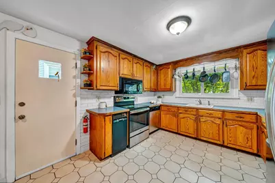 26 Beach St, Malden, MA 02148 - Photo 15