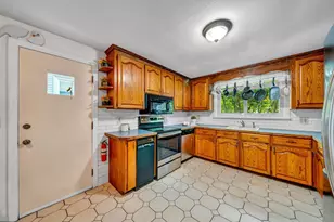 26 Beach St, Malden, MA 02148 - Photo 15