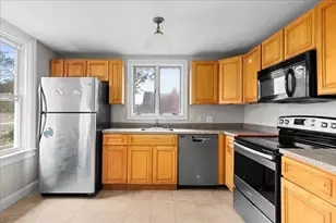 36 Cedar St, Worcester, MA 01609 - Photo 5