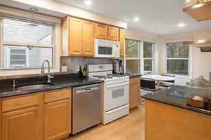 29 Pinecliff Rd, Boston, MA 02132 - Photo 3