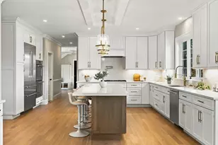 14 Liana St, Woburn, MA 01801 - Photo 9
