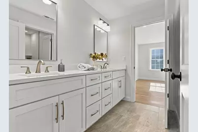 14 Liana St, Woburn, MA 01801 - Photo 27