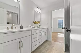 14 Liana St, Woburn, MA 01801 - Photo 27