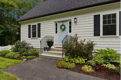 24 Locust St, Salisbury, MA 01952 - Photo 1