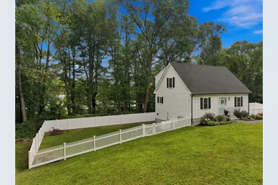 24 Locust St, Salisbury, MA 01952 - Photo 3