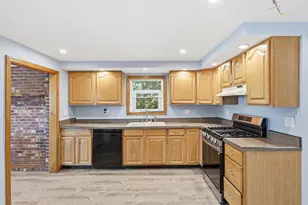 141 Long Pond Dr, Dracut, MA 01826 - Photo 7
