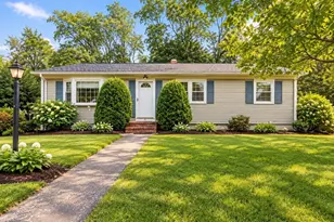 6 Lincoln Dr, Fairhaven, MA 02719 - Photo 1
