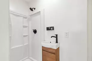 6 Coffin Ave Ct, New Bedford, MA 02746 - Photo 11