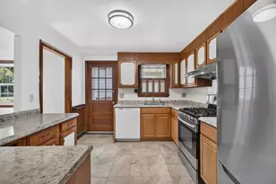 24 Grapevine Ave, Lexington, MA 02421 - Photo 7