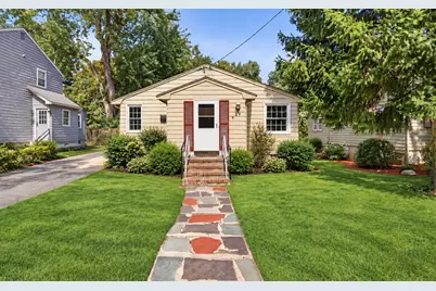 24 Grapevine Ave, Lexington, MA 02421 - Photo 1
