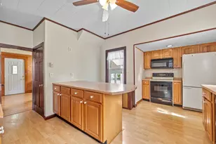 272 Shaw St, Lowell, MA 01851 - Photo 5
