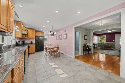 11 Pilgrim Rd, Woburn, MA 01801 - Photo 7