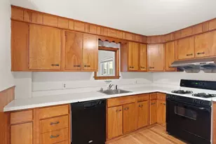 21 Goldsmith Ave, Beverly, MA 01915 - Photo 9