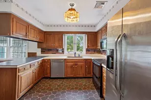 36 Beechwood Dr, Dartmouth, MA 02748 - Photo 17