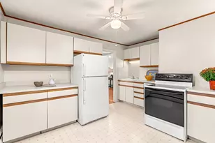 26 Summer St, Marblehead, MA 01945 - Photo 11