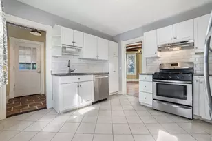 34 Parkwood St, Springfield, MA 01108 - Photo 3