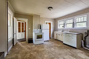 83 W Myrtle St, Orange, MA 01364 - Photo 9