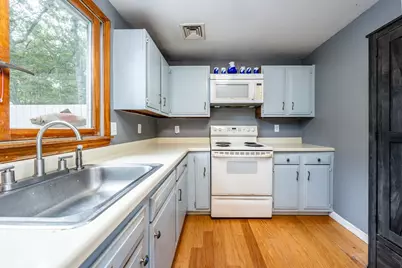 666 Boxberry Hill Rd, Falmouth, MA 02536 - Photo 9