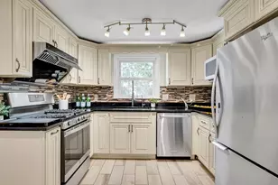 33 Stowecroft Rd, Arlington, MA 02474 - Photo 11