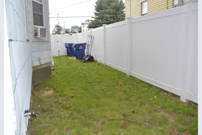 543 Coggeshall St, New Bedford, MA 02746 - Photo 11