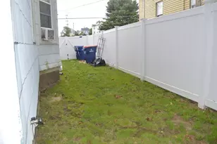 543 Coggeshall St, New Bedford, MA 02746 - Photo 11