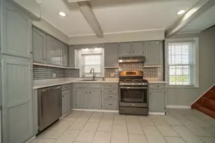 1014 Tacoma St, New Bedford, MA 02745 - Photo 7