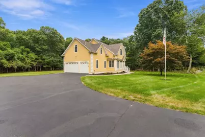 22 Division St, Seekonk, MA 02771 - Photo 3