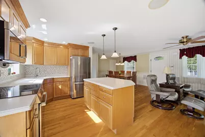 17 Grove Ave, Holbrook, MA 02343 - Photo 5