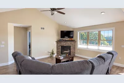 717 Northampton St #63, Holyoke, MA 01040 - Photo 9