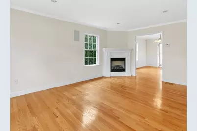 35 Hiawatha Avenue, Waltham, MA 02451 - Photo 9