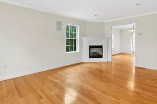 35 Hiawatha Ave, Waltham, MA 02451 - Photo 9