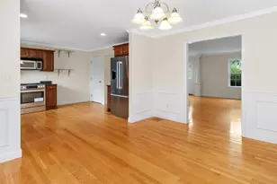 35 Hiawatha Ave, Waltham, MA 02451 - Photo 11