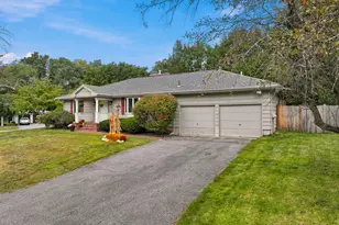 14 Forbes Ln, Andover, MA 01810 - Photo 3