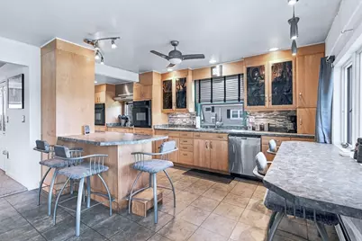 28 Arlington Rd, Wareham, MA 02571 - Photo 3
